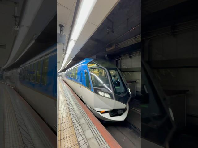 近鉄特急 しまかぜ 大阪難波駅発車 #近鉄 #近鉄電車 #近鉄特急 #特急 #しまかぜ #なんば #難波 #shorts