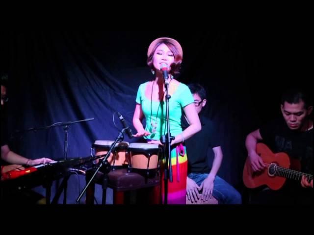 Chinese jazz singer Mandy Chan sings Latin song "Sway" (by Luis Demetrio) in Guangzhou, China 2012