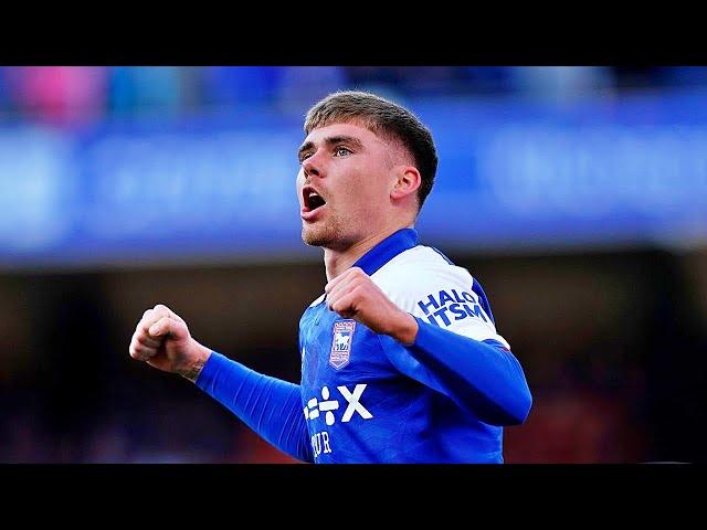 𝐋𝐎𝐎𝐊 𝐖𝐇𝐀𝐓 Leif Davis is doing at Ipswich Town