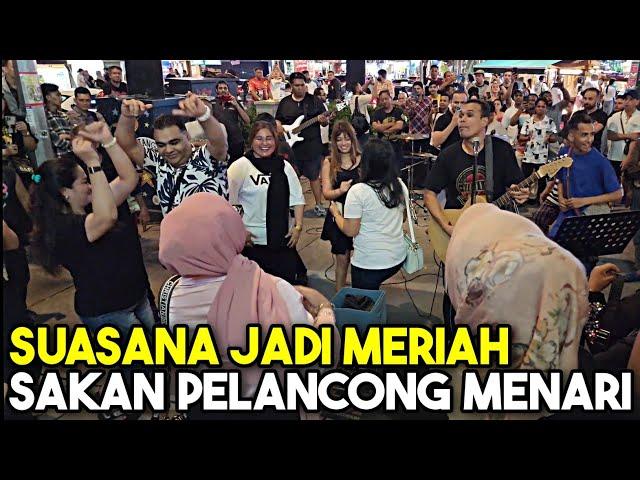 Pelancong dari Dumai, Indonesia bikin suasana jadi meriah. Pakat menari sampai ramai yg masuk join