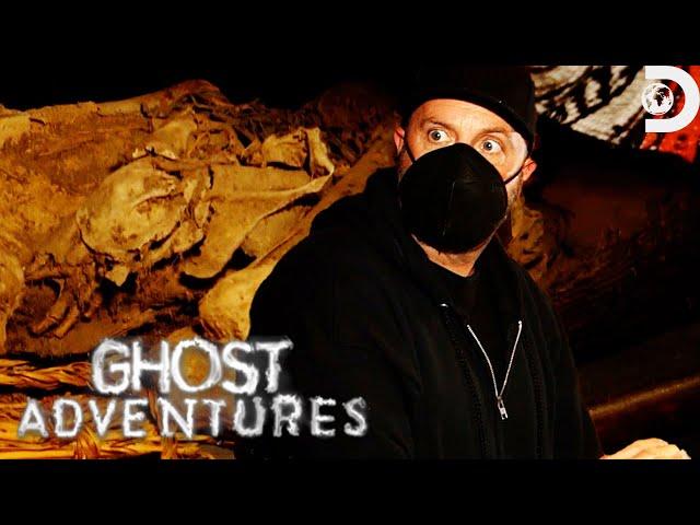 Zak Bagans Discovers Human Remains In Mark Twain's Office | Ghost Adventures | Discovery