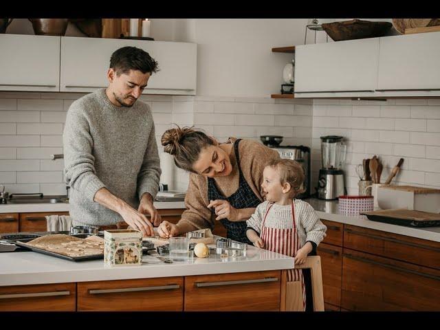 Dokumentarische Familienfotografie in der Weihnachtszeit - ungestellt und emotional