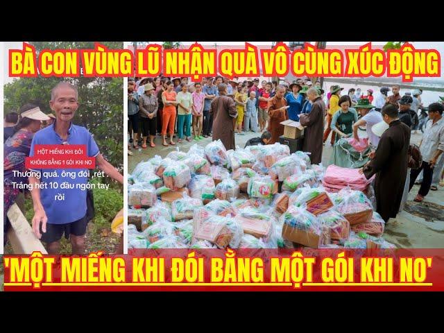 Bà con vùng lũ nhận quà vô cùng xúc động vì 'Một miếng khi đói bằng một gói khi no'