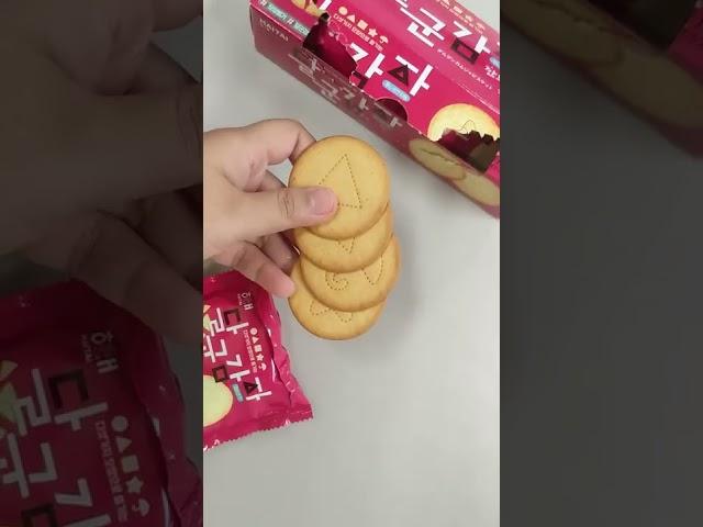 TODAY... I want to try this Squidgame themed biscuit! The umbrella shape is impossible!