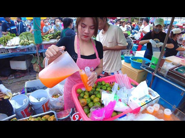 Fresh Orange Juice Stall at Rewadee Fresh Market In Nonthaburi, Thailand. Thai Street Food