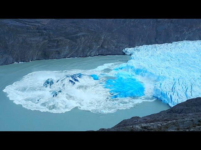 INCREDIBLE COLLAPSE TRIGGERED BY GLACIER CALVING | South America, Chile