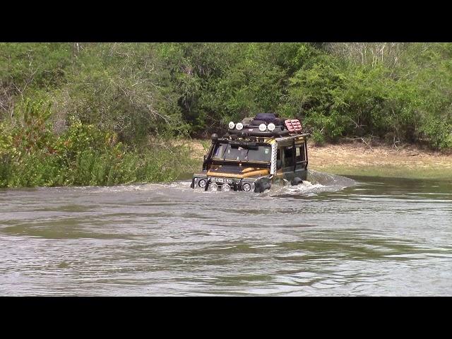 Land Rover Defender 300tdi (Tarzan) in Action.