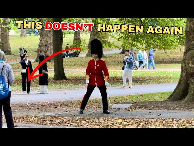 GUARD TURNS BACKWARDS TO ADDRESS TOURISTS