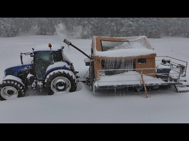 CAMPING WITH A TRACTOR IN HEAVY SNOW