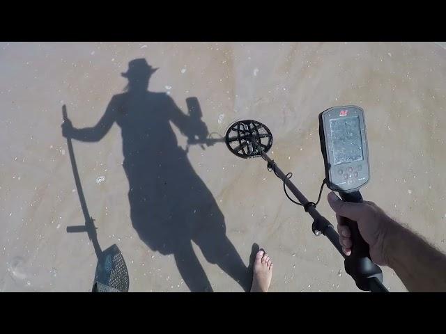 Beach Metal Detecting IDD 378 Detecting Hurricane Low Spots