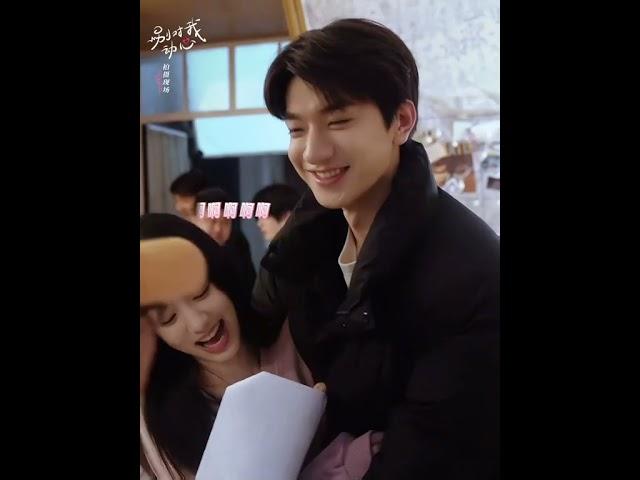 Cute Zhou Ye rehearsing scene with back hug from Lin Yi #everyonelvesme