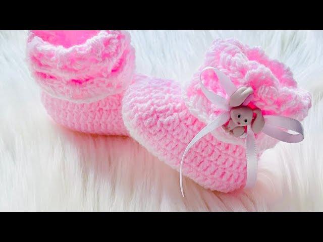 Crochet baby booties | How to crochet | Crochet baby shoes | Easy Pattern @CrochetForBaby