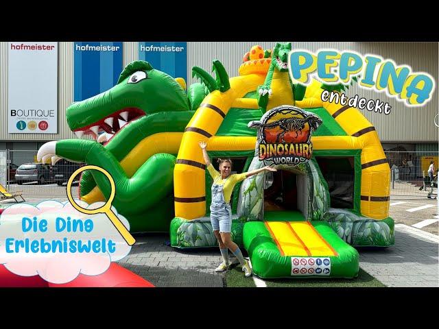  im DINO HÜPFBURGEN-LAND  Pepina reitet & hüpft auf Dinos beim Hofmeister Sindelfingen