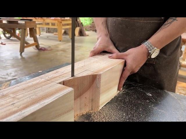 A Unique Wooden Round Table // Woodworking Guide