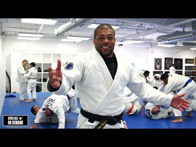 How to counter attack the knee cut pass when playing De La Riva guard by BJJ legend Andre Galvao