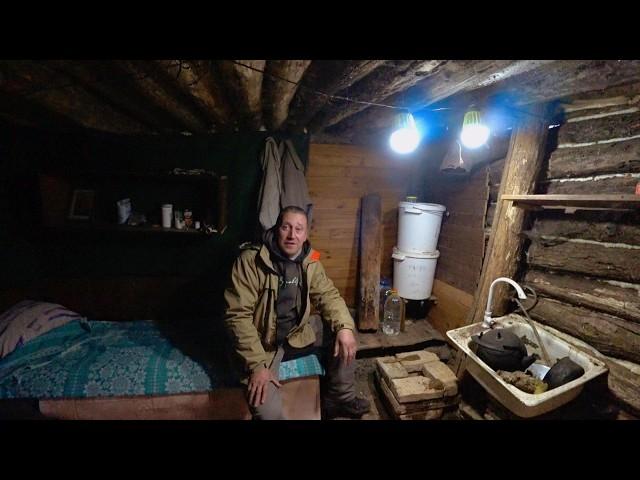 I'm remodeling the stove in the dugout. The gas cylinder caught fire! Carlos is lost...