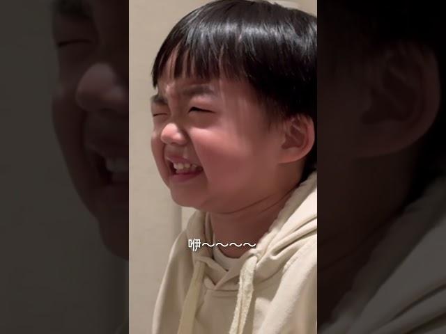 每次出國都覺得好難吃到青菜！尤其是熟的青菜…不論日韓都都很習慣吃生菜。小小李這次名古屋行，也是吃肉配飯居多。這次的如廁很心疼但是有點好笑成功產出跟大人一樣大的 #育兒日常