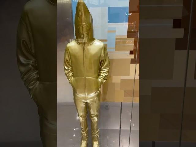 Костюм из золота #dubai #smartphone #applestoredubaimall #burjkhalifa #колян #коляныч #travel #море