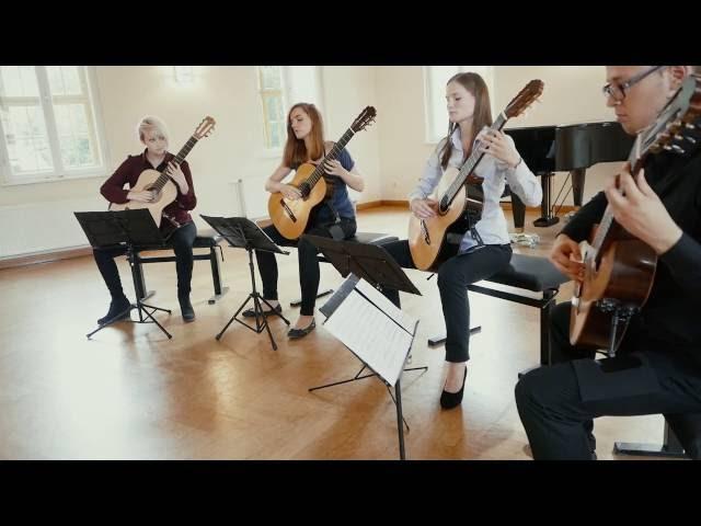 Sergio Assad - Uarekena (performed by Weimar Guitar Quartet)