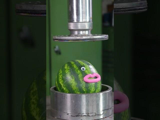 Tomatoes vs. 150 ton hydraulic press 🫣 #hydraulicpress #crushing #satisfying #viral