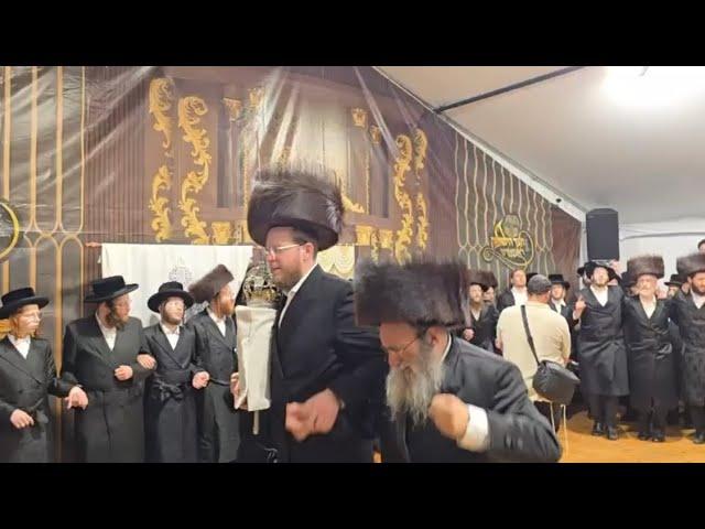 Hachnosas Sefer Torah In Ratzfert On The Yhartzeit Of R’ Hertzkah Of Ratzfert Zt”l |הכנסת ספר תורה