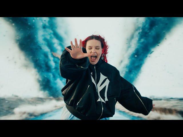 Anne-Marie - Don't Panic (Official Video)