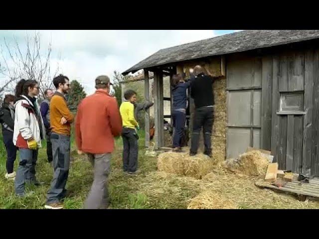 "La mia casa è differente": corsi di autocostruzione (con materiali naturali) e sopravvivenza