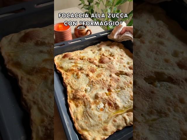 Focaccia alla zucca con "formaggio" 