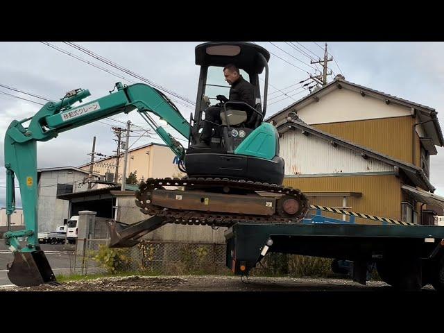 ミニショベルをトラックに積み込む  / Quick loading of a mini excavator onto a truck