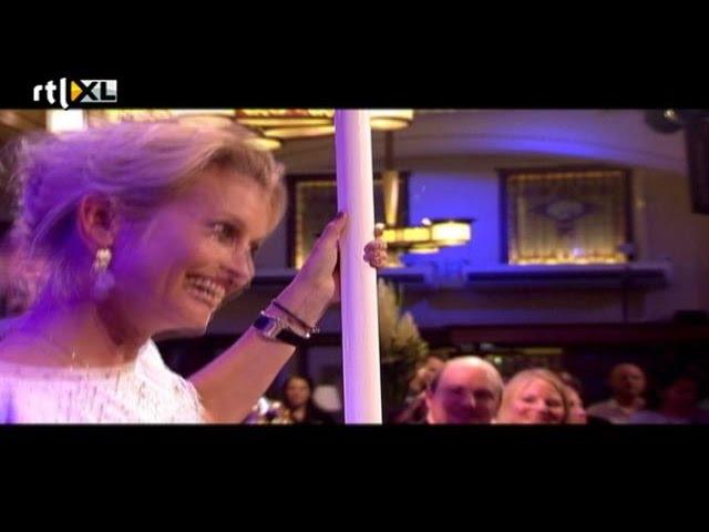 Anouk Smulders showt paaldanskunsten - RTL LATE NIGHT