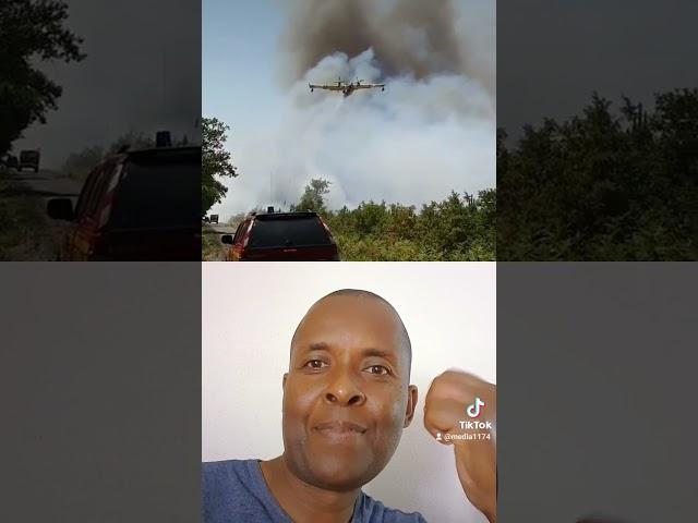 CANADAIR DUO BOMBING FIRE HARD