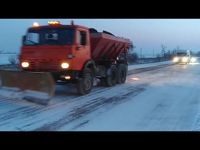 Проїзд забезпечено: на дорогах держзначення області працювало 88 спецмашин та понад сто дорожників