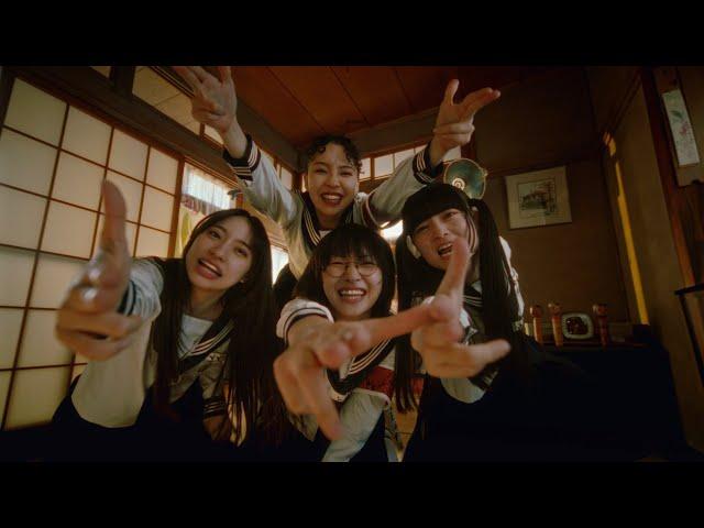 ATARASHII GAKKO! - JANAINDAYO (Official Music Video)