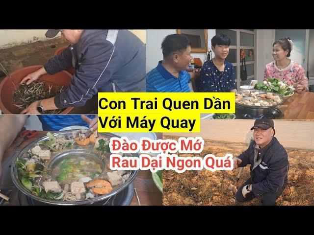 989# Đợi Con Trai Về Để Nấu Nồi Lẩu Việt Nam Đào Được Mớ Rau Dại Ngon Quá