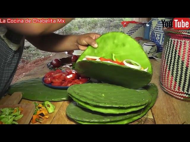 ️Así se preparan unos nopales rellenos de quesillo en la brasa