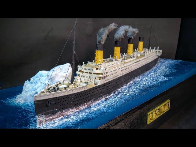 DIY DIORAMA WITH THE "TITANIC" 1/700 "The Titanic crashes into an iceberg,the moment of impact"