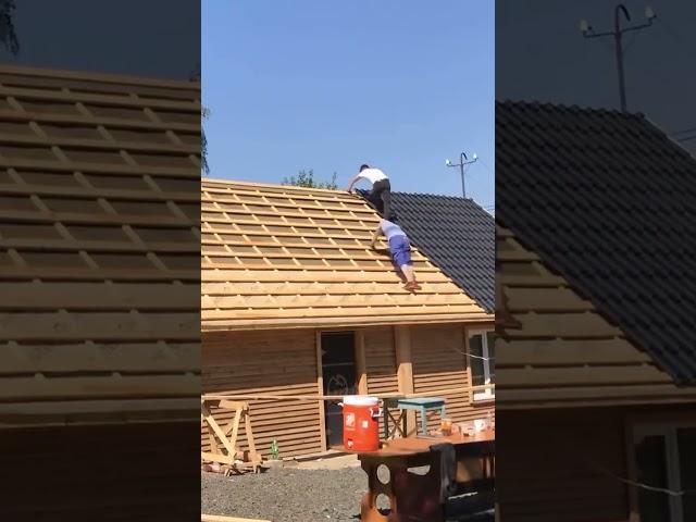 Wooden structure, roof with metal tiles