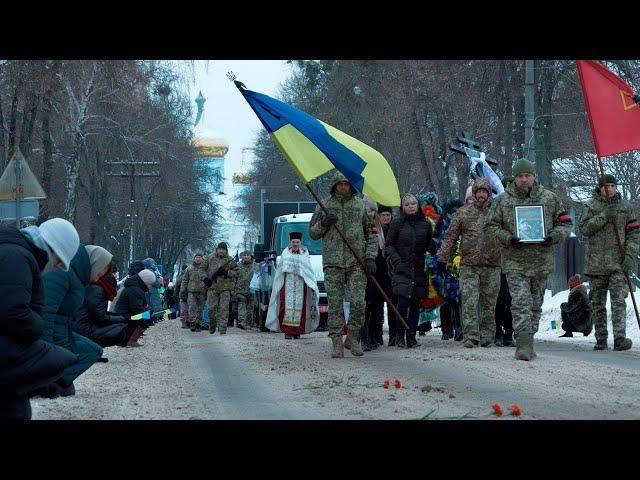 У Лебедині в останню дорогу провели захисника України Олександра КОХАНОВА