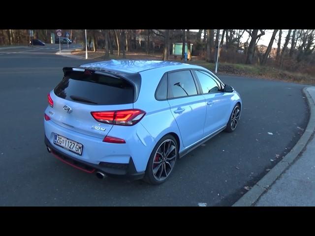 HYUNDAI i30N Performance verrückter Auspuffsound, knallt und knallt im Tunnel