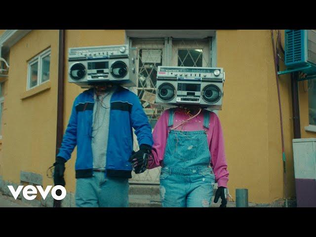 Sigala, MNEK - Radio (Official Video - Sigala Version)