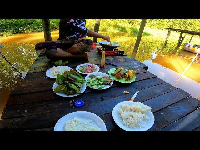 menarik bubu dan memasak hasil di sungai bersama SKC eps195