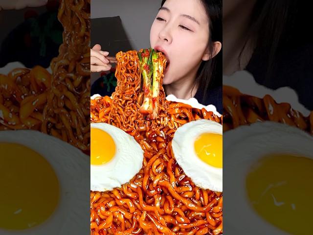 이게 그렇게 맛있다며?? 불닭게티“짜파게티+불닭볶음면" 역대급 꿀조합(ft.파김치,오이소박이)ㅣ짜장라면 먹방