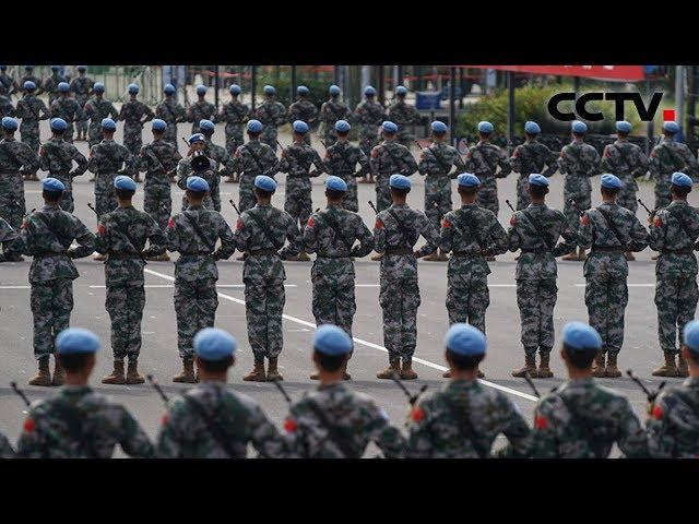 维和部队方队：和平蓝遇上国庆红 | CCTV
