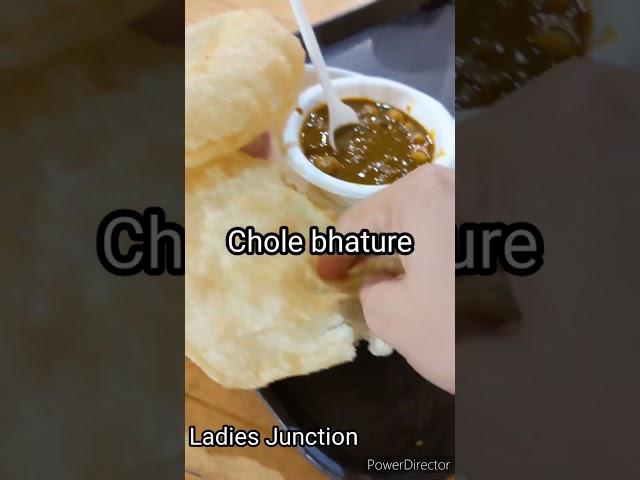 #cholebhature  #foodvideo bhature #chole  #foodshorts #viralvideo #foodsvilla / Ladies Junction