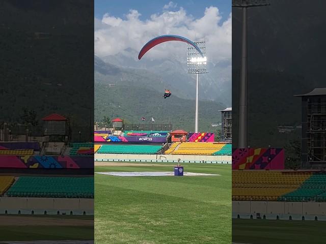 Icc world cup trophy ke sath paraglider hpca Dharamshala cricket stadium me Land krta huya #shorts