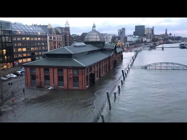 Time Lapse Shows River Elbe Overflowing and Flooding its Banks in Hamburg - 1104587