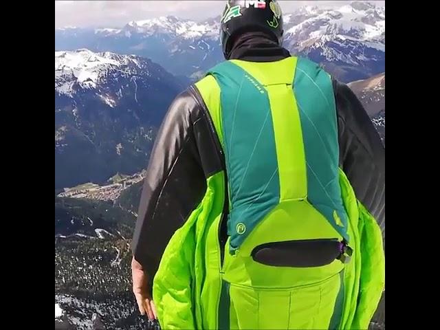 Man Breaks Two World Records While Base Jumping in Italy - 1051057