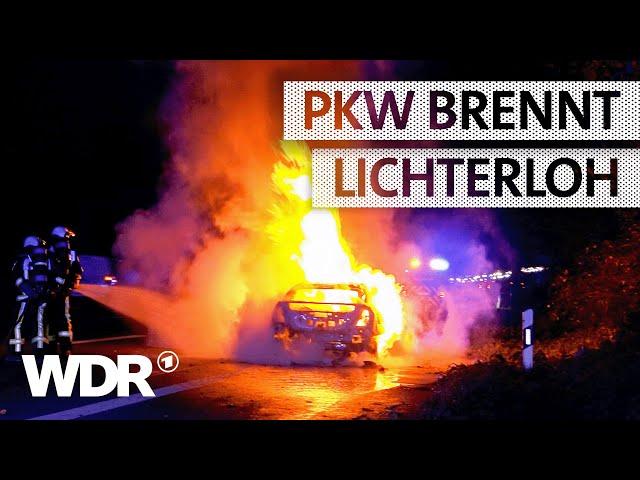 Vollbrand auf der Autobahn: Brennendes Auto sorgt für Vollsperrung | S07/E04 | Feuer & Flamme | WDR