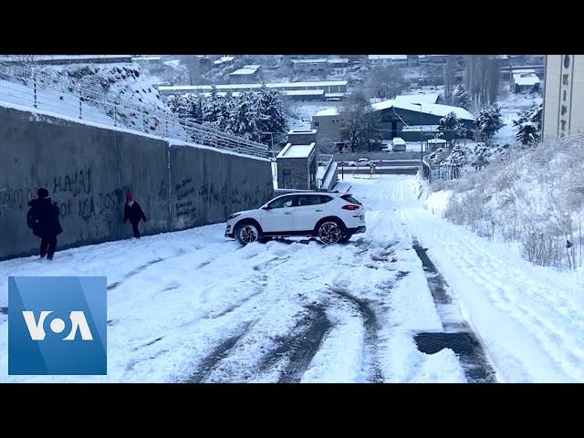 Snow Creates Chaos on Istanbul Roads