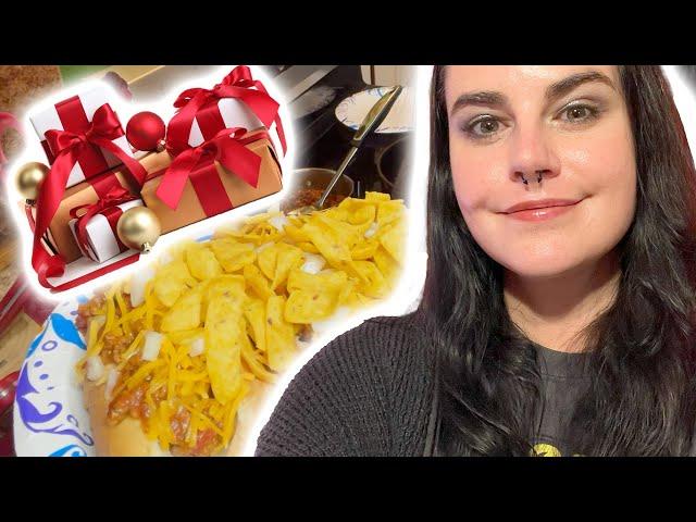 more gift wrapping + chili dogs for dinner & cops at my neighbors! (vlogmas day 17)